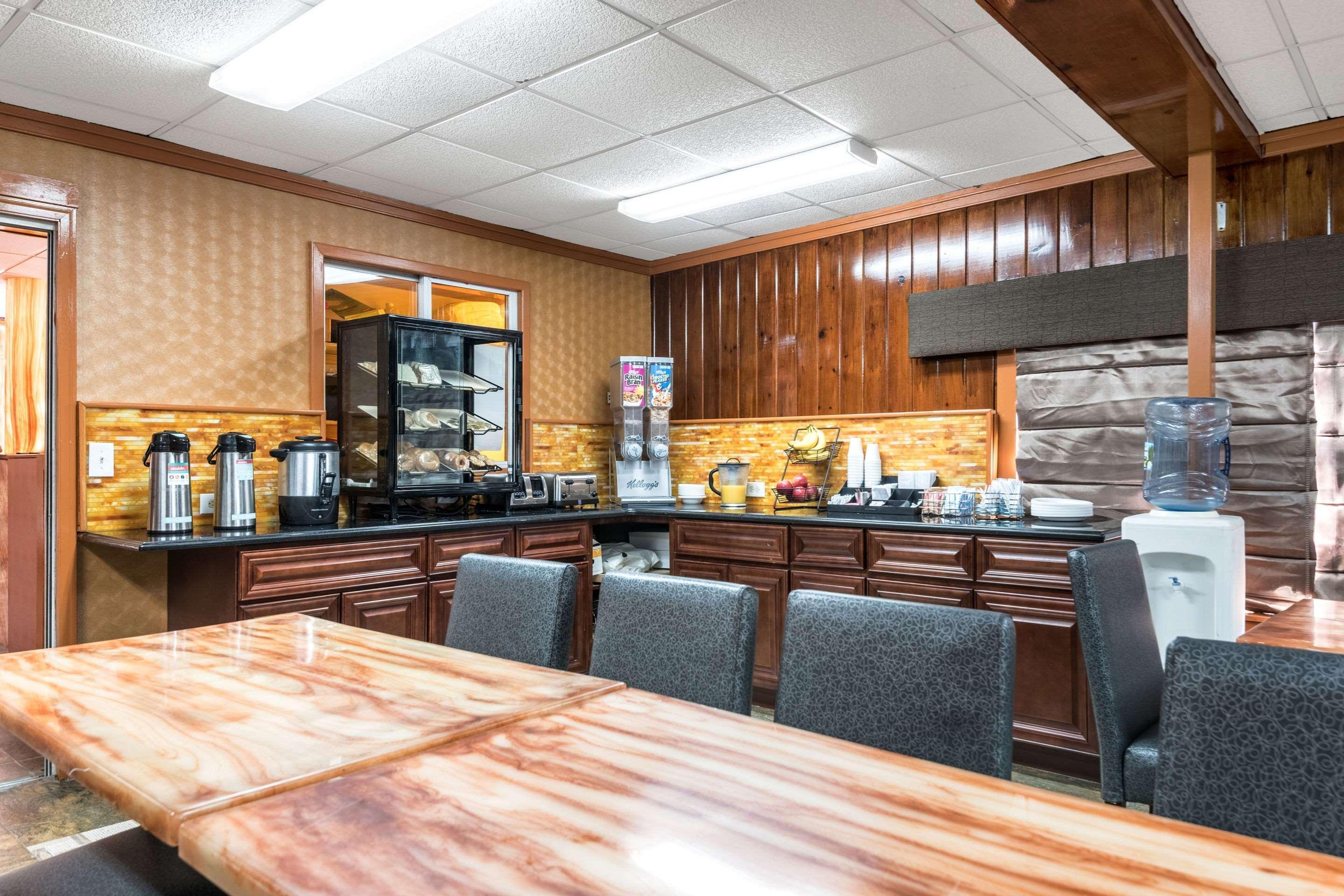 Econo Lodge Rutland City Near Hwy 7 Екстер'єр фото