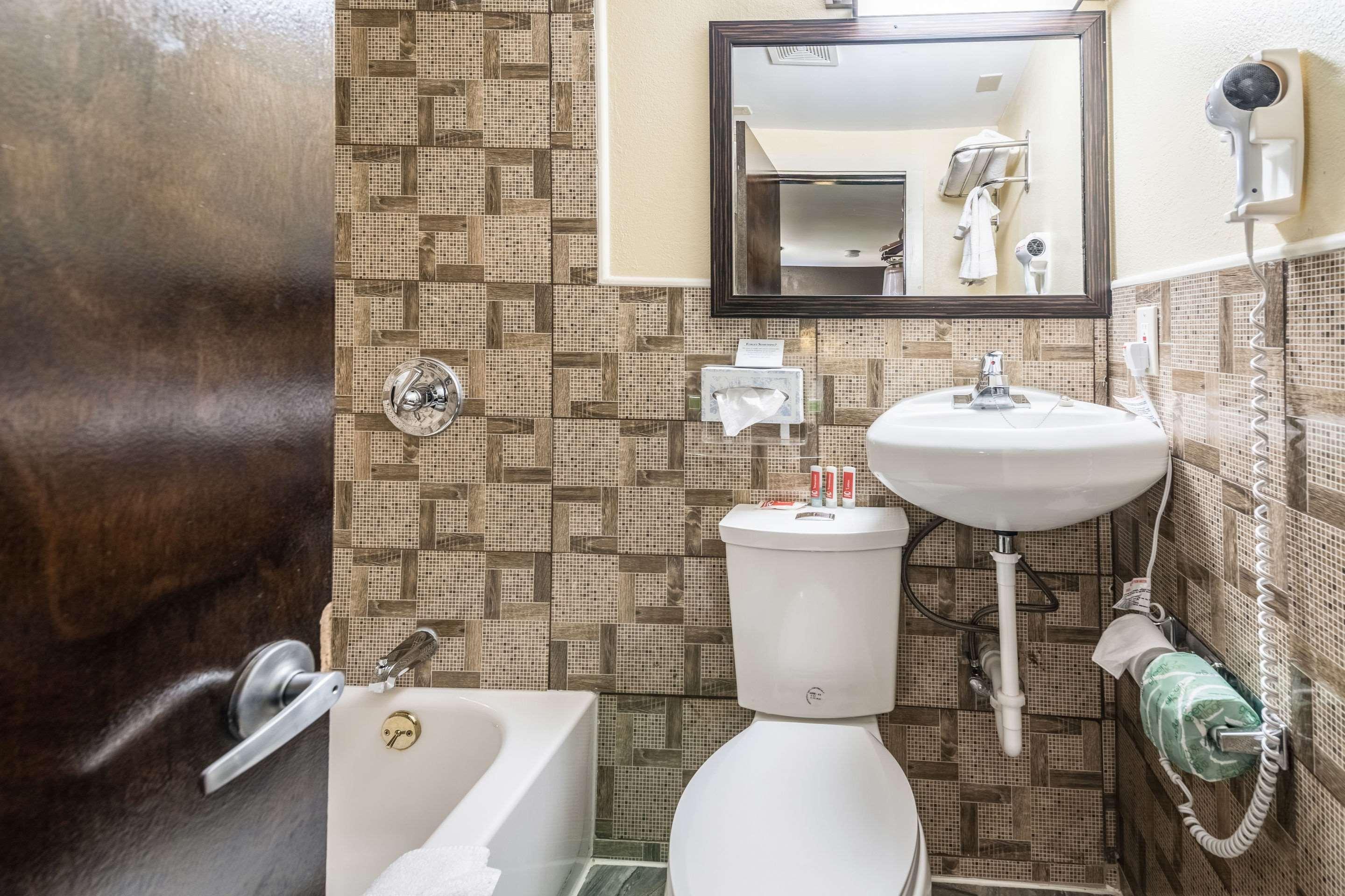 Econo Lodge Rutland City Near Hwy 7 Екстер'єр фото